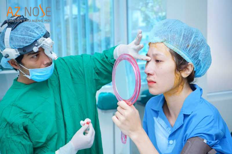 Đội ngũ bác sĩ chuyên môn cao tại AZ NOSE giúp bạn có dáng mũi bền đẹp lâu dài.