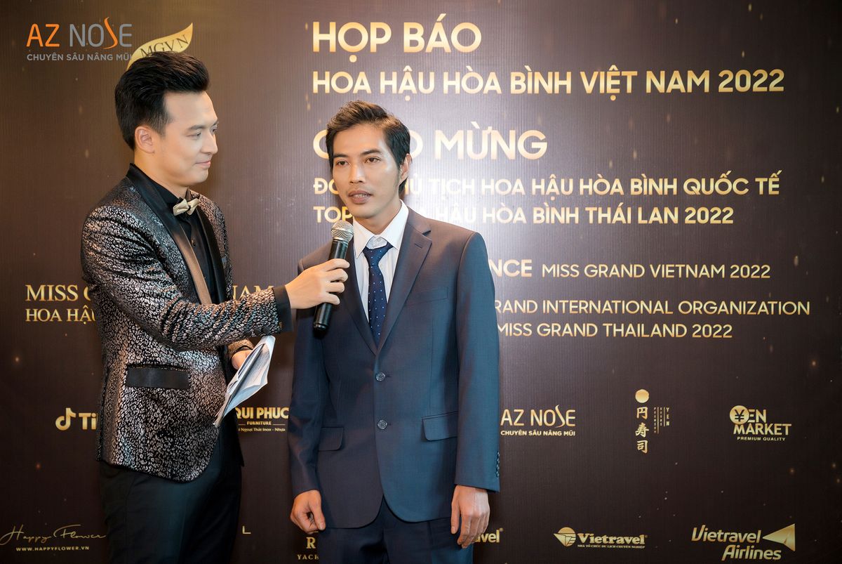 Bác sĩ Sơn Tùng chia sẻ với báo chí về lý do đồng hành cùng cuộc thi Miss Grand Vietnam 2022