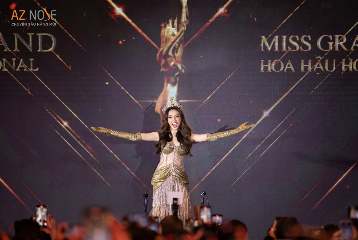 Hoa hậu Nguyễn Thúc Thùy Tiên tràn đầy tự tin cùng vương miện Miss Grand International 2021