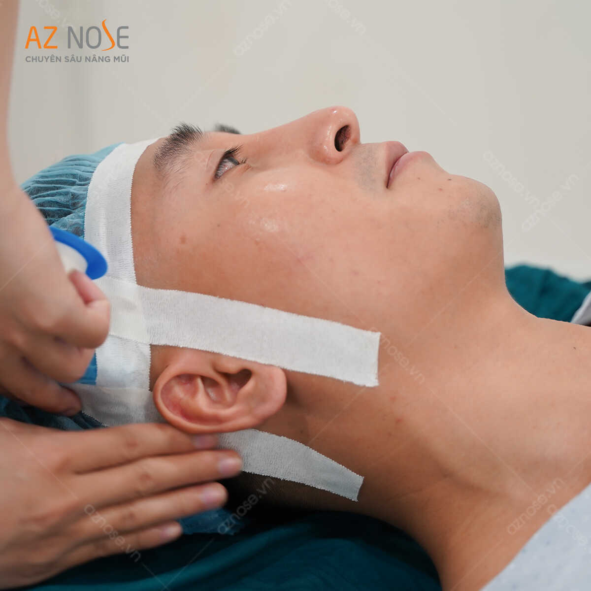 Điều dưỡng của phòng khám chuyên sâu nâng mũi AZ NOSE chuẩn bị trước ca phẫu thuật
