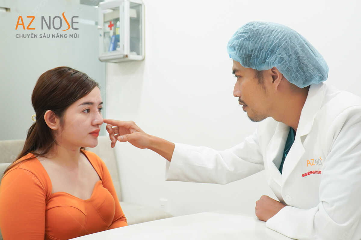 Tư vấn trực tiếp với bác sĩ thẩm mỹ giúp bạn lựa chọn phương pháp thu gọn cánh mũi phù hợp nhất.