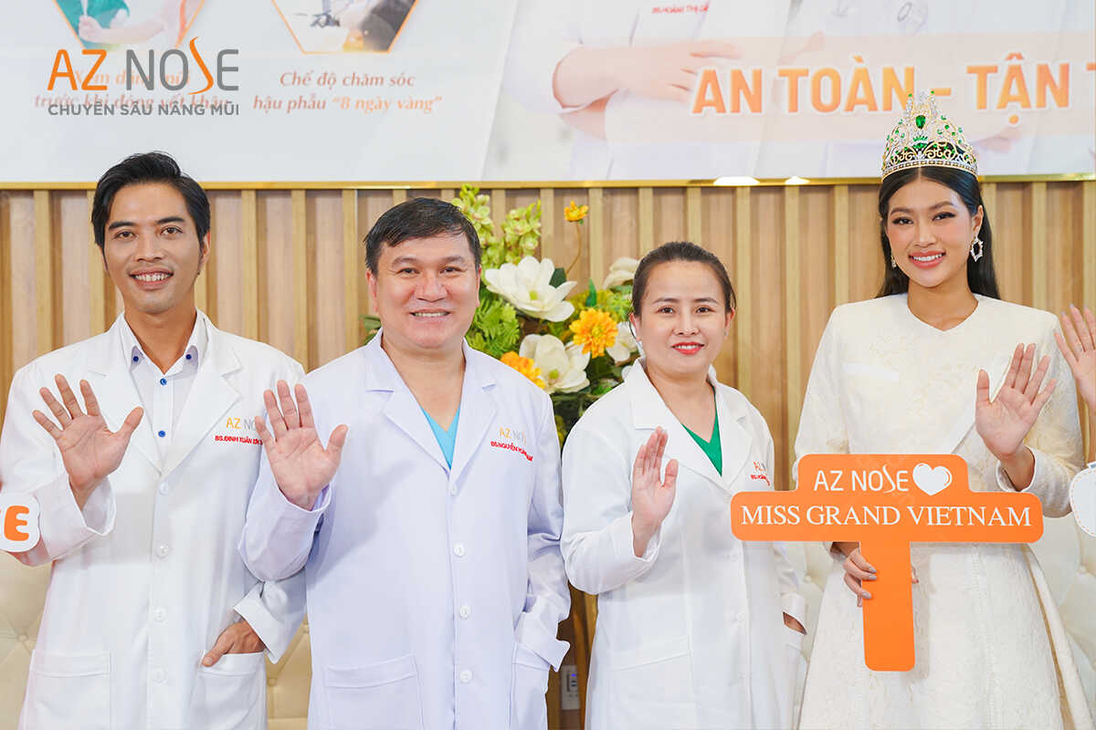 Hoa hậu Thiên n khoe sắc cùng đội ngũ Bác sĩ tại Phòng khám chuyên sâu nâng mũi AZ NOSE.
