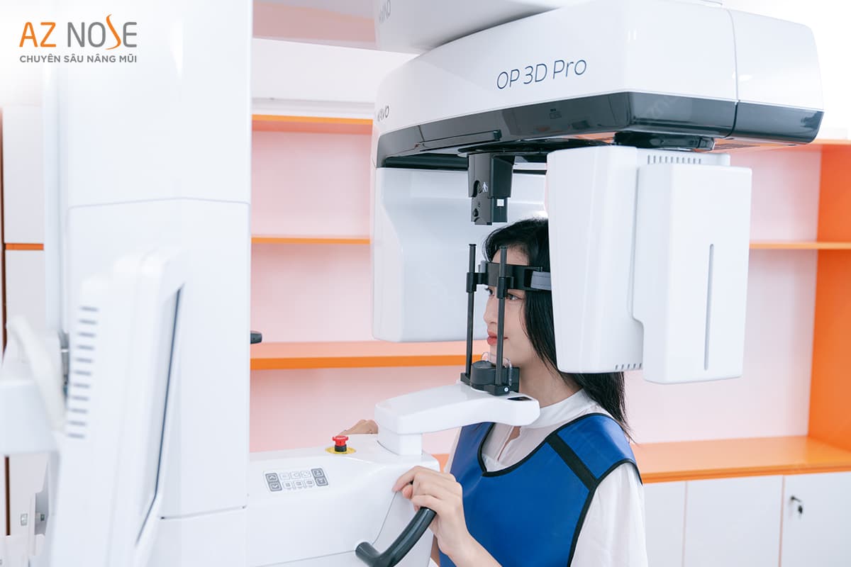 Hoa khôi trường Đại học Ngân hàng trải nghiệm bước chụp CT 3D tại phòng khám