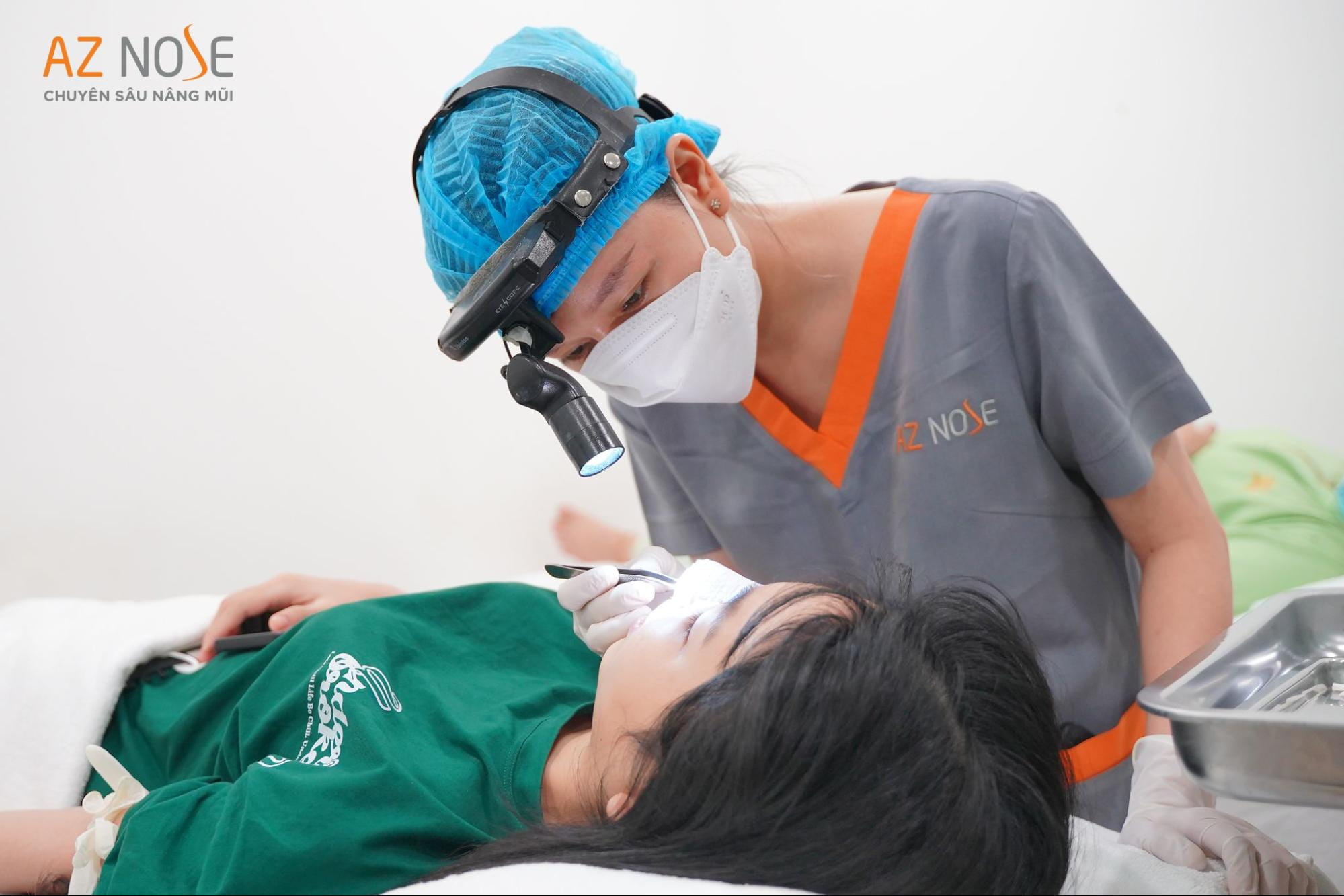 Chăm sóc hậu phẫu là một trong những phần quan trọng trong quy trình nâng mũi
