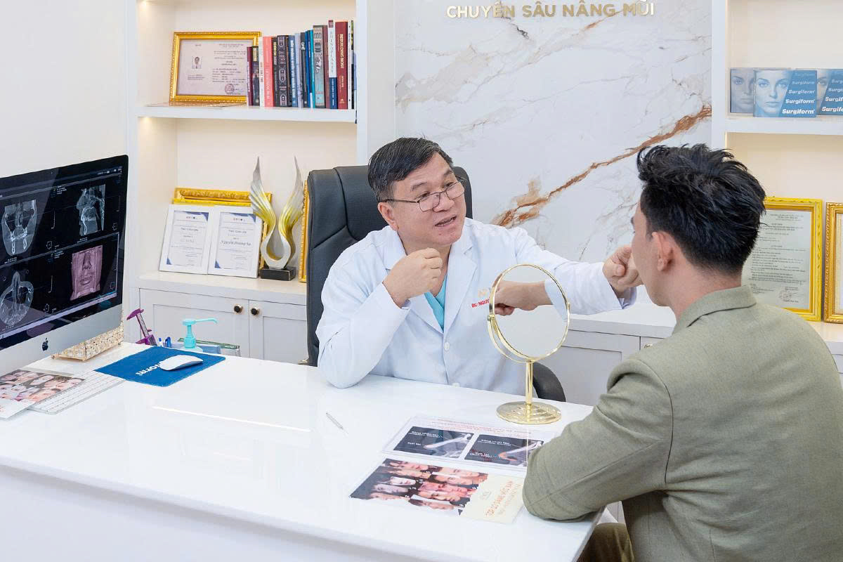 BSCKI. Nguyễn Hoàng Nam tư vấn trực tiếp với khách hàng
