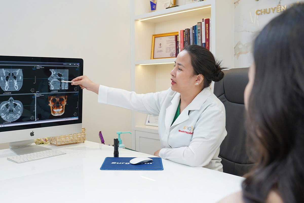 Bác sĩ CKI. Hoàng Nhung phân tích hình CT 3D của khách hàng